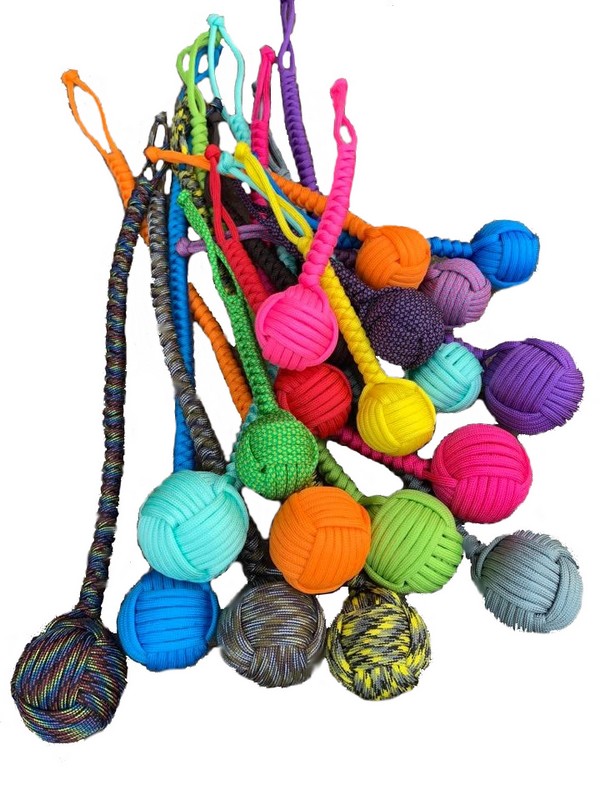 Paracord míček na šňůře 5,5cm/39cm